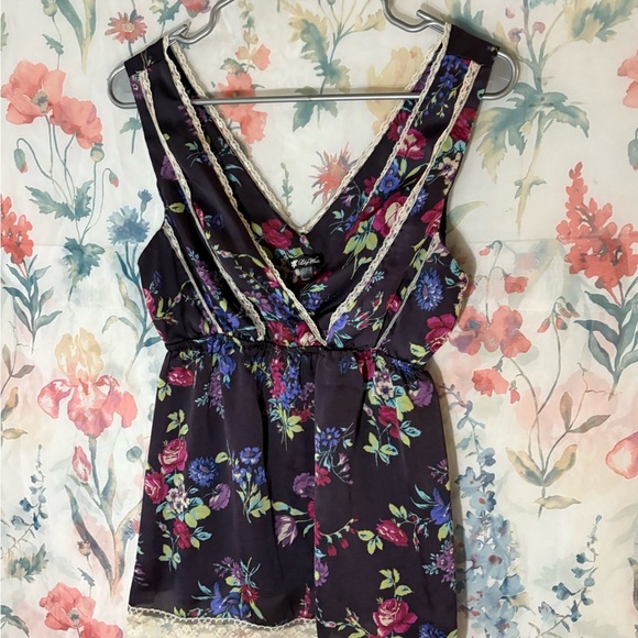 Vintage Lily White Floral Tank Top - Picture 2 of 10